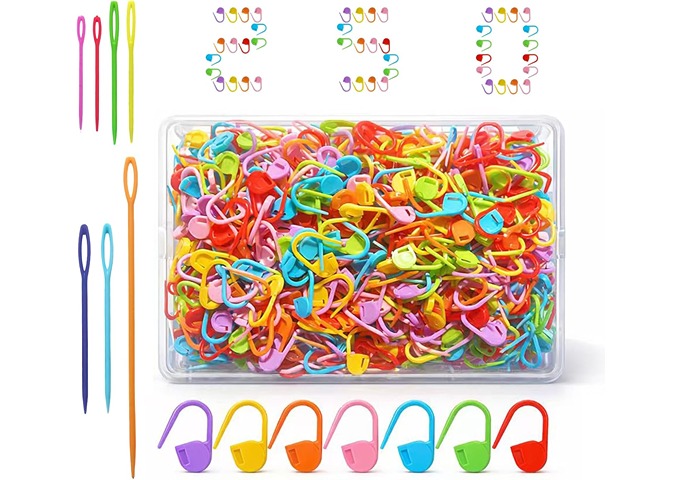 Locking Plastic Crochet Stitch Markers with Needles